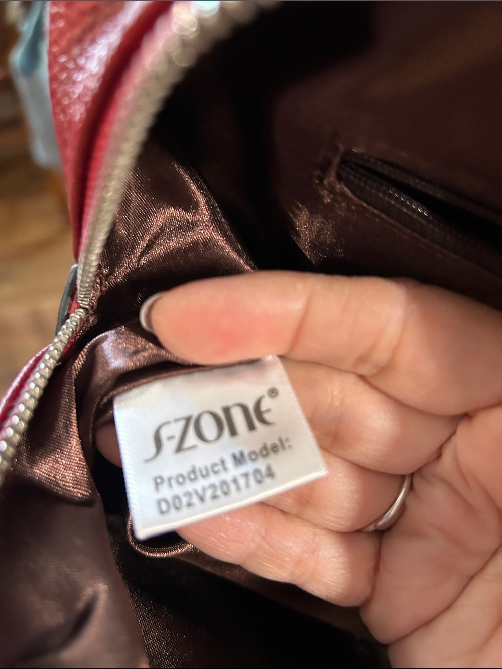 S Zone Red Leather Shoulder Tote Bag - Picture 3 of 12